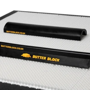 Balance bar for ground trick snowboarding mat